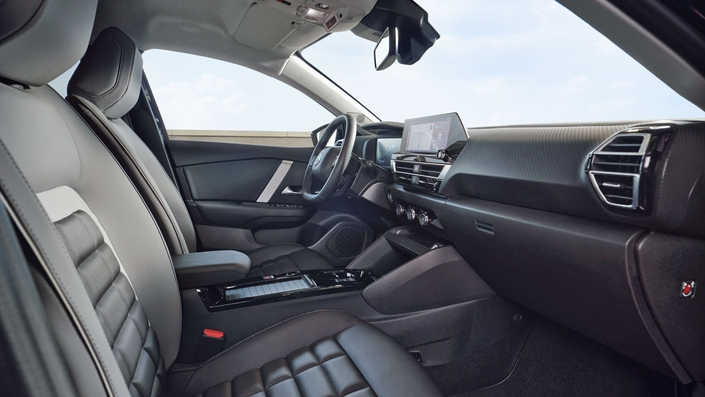 Auto discrète, mais attachante, la Citroën C4 et sa déclinaison C4 X, de par son confort et son prix/équipement attractif mérite le détour. Un guide d’achat de cette auto s’imposait.