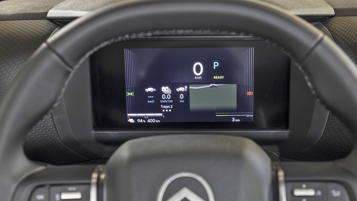 Auto discrète, mais attachante, la Citroën C4 et sa déclinaison C4 X, de par son confort et son prix/équipement attractif mérite le détour. Un guide d’achat de cette auto s’imposait.