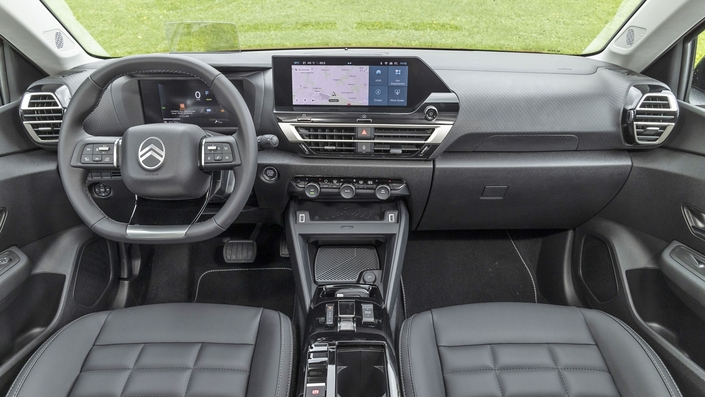 Auto discrète, mais attachante, la Citroën C4 et sa déclinaison C4 X, de par son confort et son prix/équipement attractif mérite le détour. Un guide d’achat de cette auto s’imposait.
