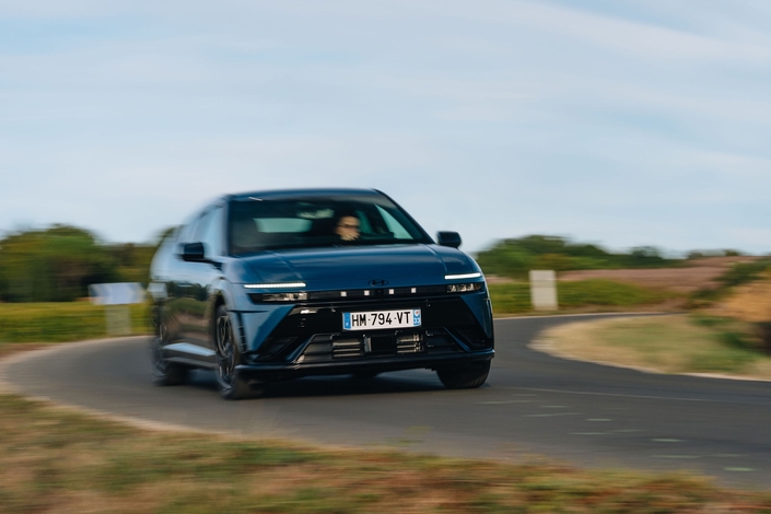 Hyundai Ioniq 3 : la citadine électrique qui annonce quasi 500 km d’autonomie !