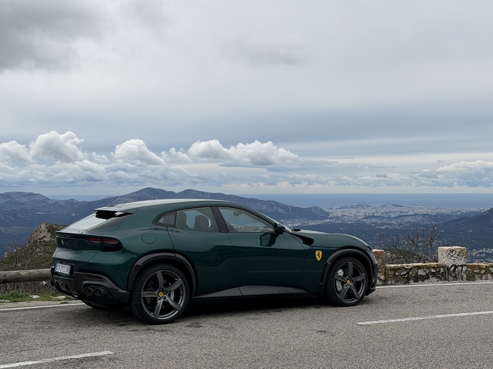 Le Ferrari Purosangue.