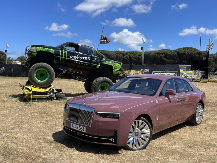 La Rolls-Royce Ghost (au premier plan hein).