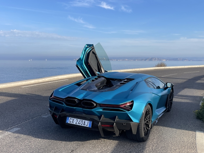 La Lamborghini Revuelto.