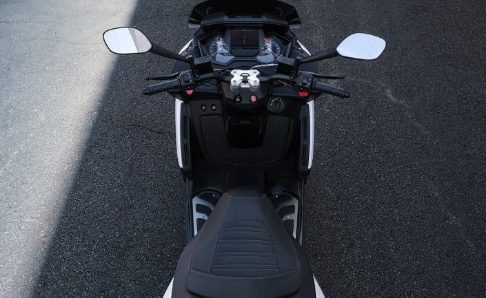 Le scooter trois-roues Peugeot Metropolis SW se met au sport avec une version R