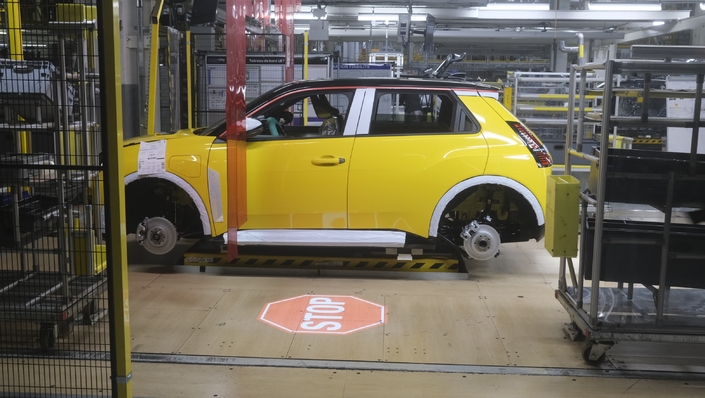 Chez Renault Douai, la chaîne des R5 s’est arrêtée faute de moteurs. Photo : Caradisiac.