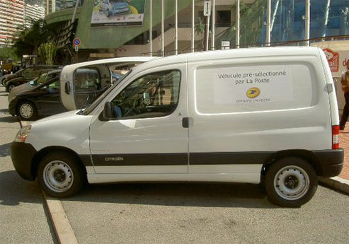 Deux prototypes de véhicules électriques livrés au Groupe La Poste