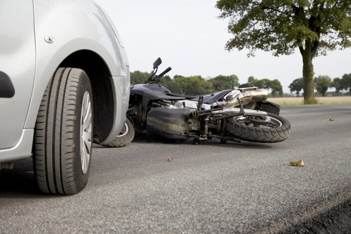 Une étude anglaise qui porte sur de nombreux accidents de motos.