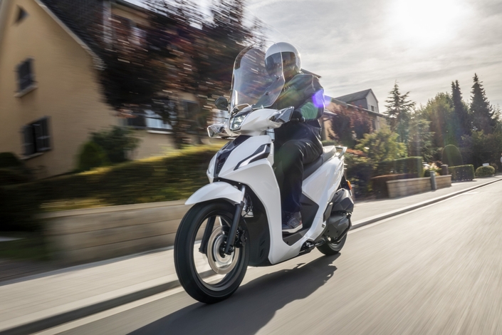 Plus de chevaux et une révolution technique pour le nouveau scooter Kymco People R