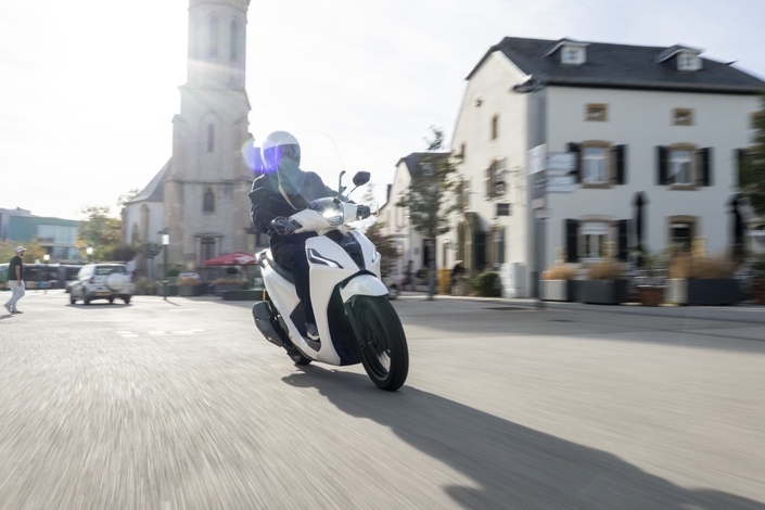 Plus de chevaux et une révolution technique pour le nouveau scooter Kymco People R
