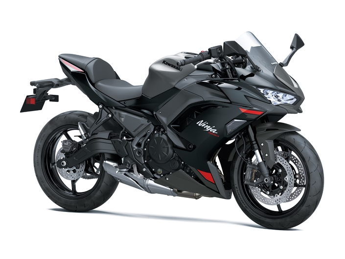 Fourche inversée et étriers radiaux : la Kawasaki Ninja 650 (2027) s’offre enfin le train avant qu’elle méritait