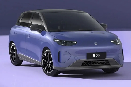 Les lignes de cette auto sont très génériques et les roues semblent trop petites.