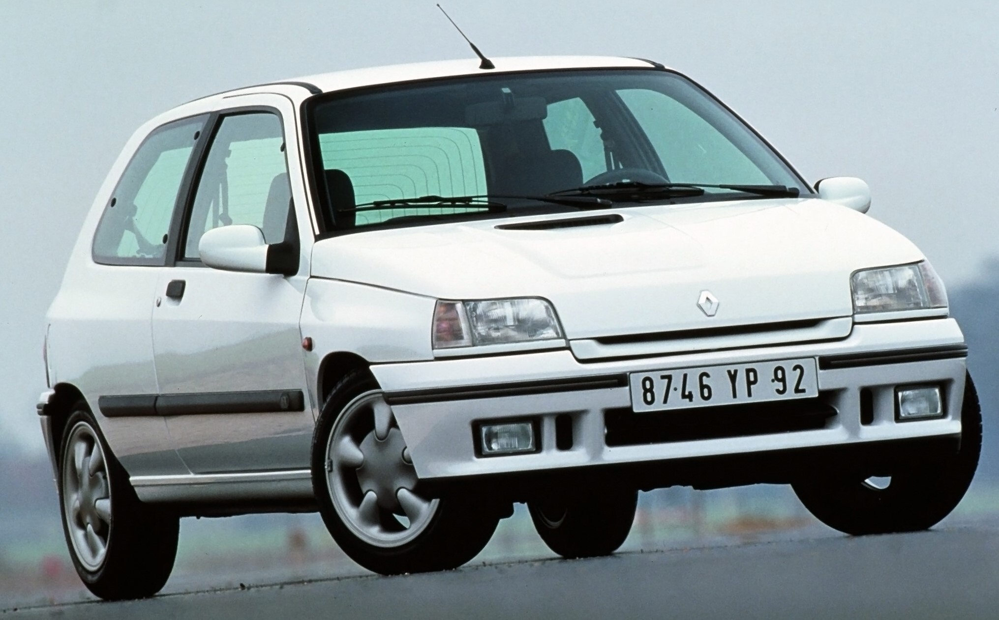 Photo 13 - Cette Renault Clio 16S phase 1de juin 1991 compte parmi les