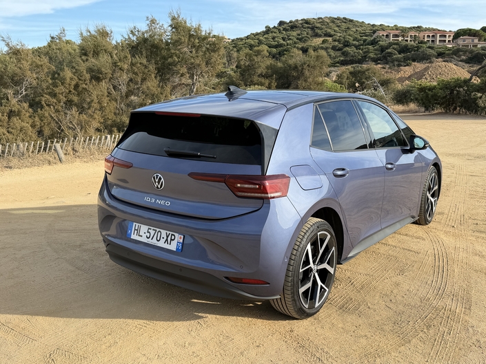 La Volkswagen ID.3 Neo laisse le choix entre trois tailles de batteries : 50, 58 et 79 kWh. Les deux premières utilisent une technologie LPF, la « grosse » préférant du NMC.