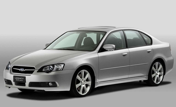 Fin 2004, la Subaru Legacy 3.0R se décline en Spec B, variante à boîte manuelle, jantes de 18 et suspension affûtée.