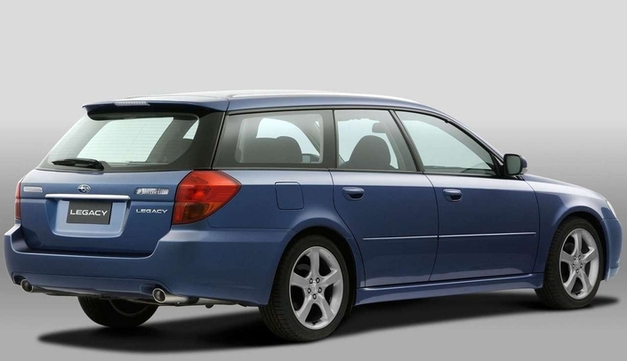 D'emblée, la Subaru Legacy 3.0R est proposée en un élégant break SW, qui avale jusqu'à 1 659 l de bagages banquette rabattue.
