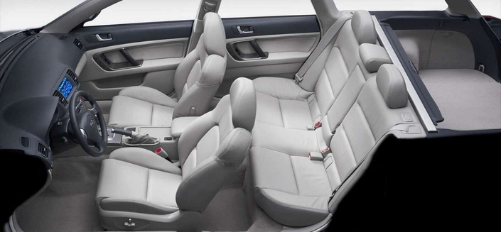 Belle habitabilité et sellerie confortable pour la Subaru Legacy 3.0R, qui offre par ailleurs un coffre très pratique en version SW. Ici en 2004.