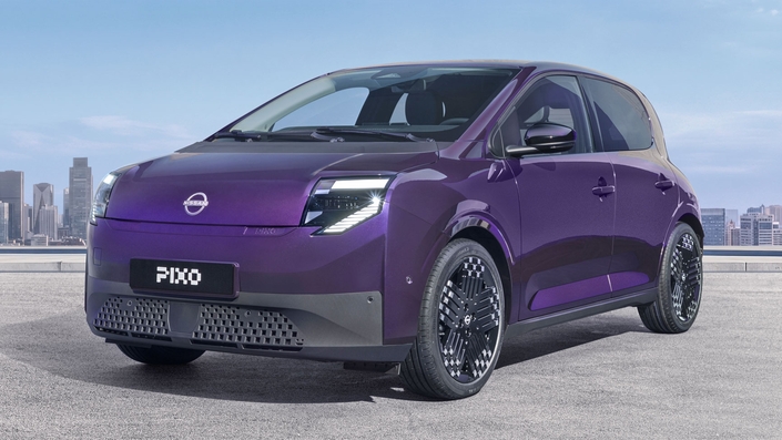 À l’instar de ce qu’a fait la Nissan Micra avec la Renault 5 E-Tech, la nouvelle Nissan Pixo va reprendre les éléments (plateforme, motorisation, batterie) de la Renault Twingo E-Tech. C’est un bon moyen pour la marque japonaise d’obtenir un modèle d’entrée de gamme pour pas cher.