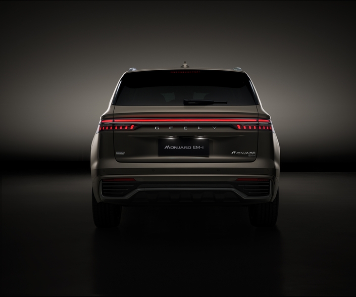 Sous cet angle, il ressemble un peu à de gros SUV d’Audi.