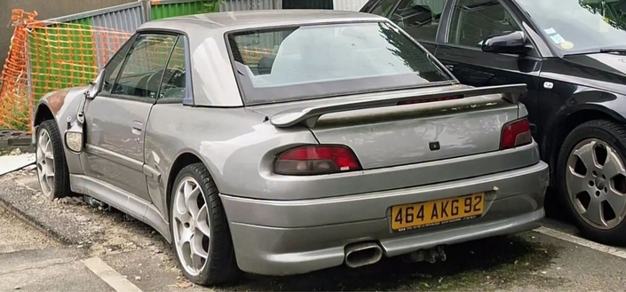 Cette Peugeot 306 Cabriolet Dimma abandonnée est un véritable vestige du tuning des années 2000