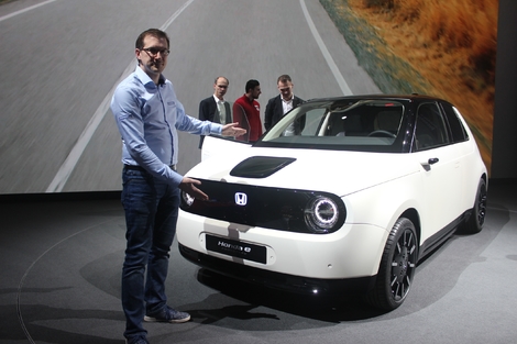 J'apprécie particulièrement le style néo-rétro de cette future Honda. Elle est simple, mais séduisante. Elle sort de l'ordinaire.
