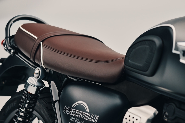 Triumph Bonneville T40 et T40 Black : deux styles pour une icône qui se met au monocylindre