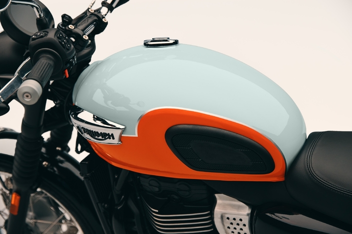 Triumph Bonneville T40 et T40 Black : deux styles pour une icône qui se met au monocylindre