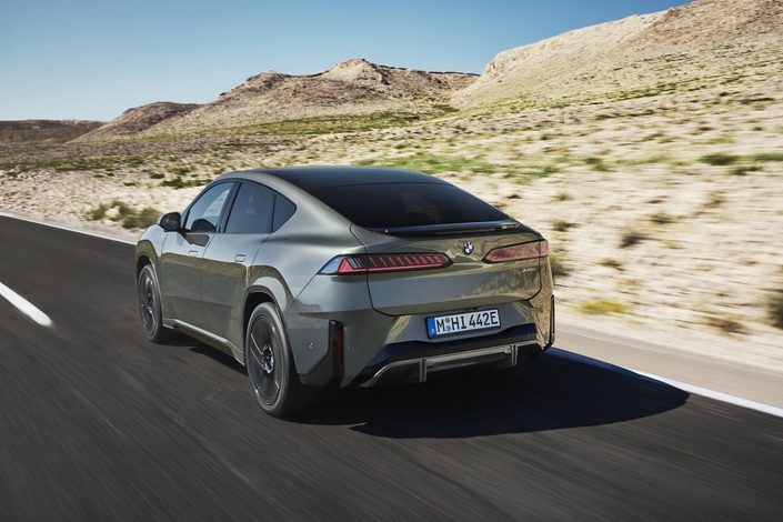 Comme l’ancien X4 et le X6, le ix4 se la joue « coupé ».