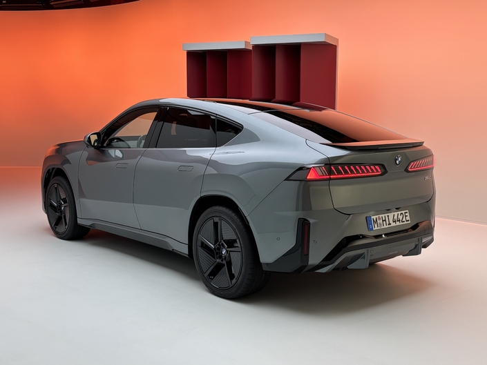 Comme l’ancien X4 et le X6, le ix4 se la joue «&nbsp;coupé&nbsp;».