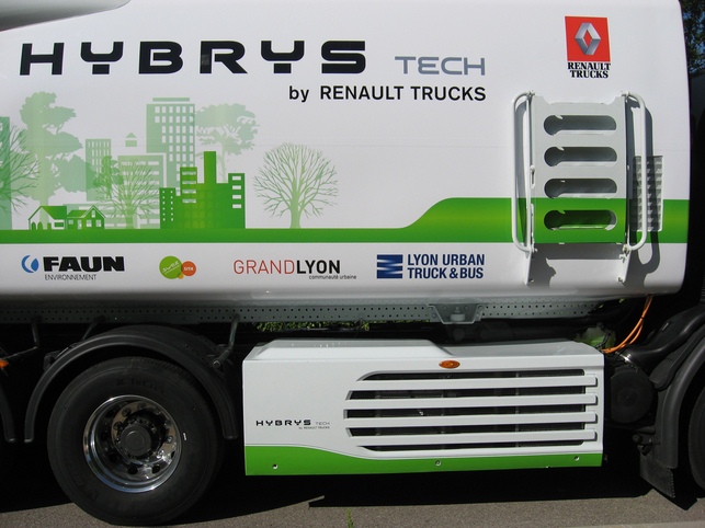 Renault Trucks va tester une benne à ordures ménagères hybride
