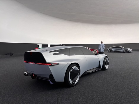 Exclusif: Gilles Vidal décrypte les concept-cars Stellantis du Mondial