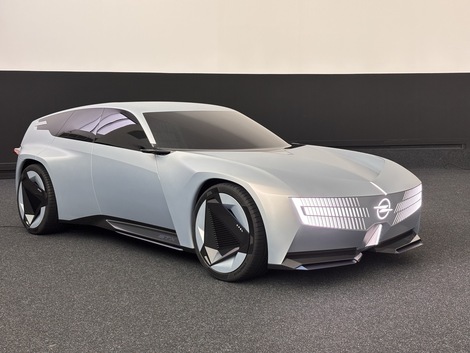 Exclusif: Gilles Vidal décrypte les concept-cars Stellantis du Mondial