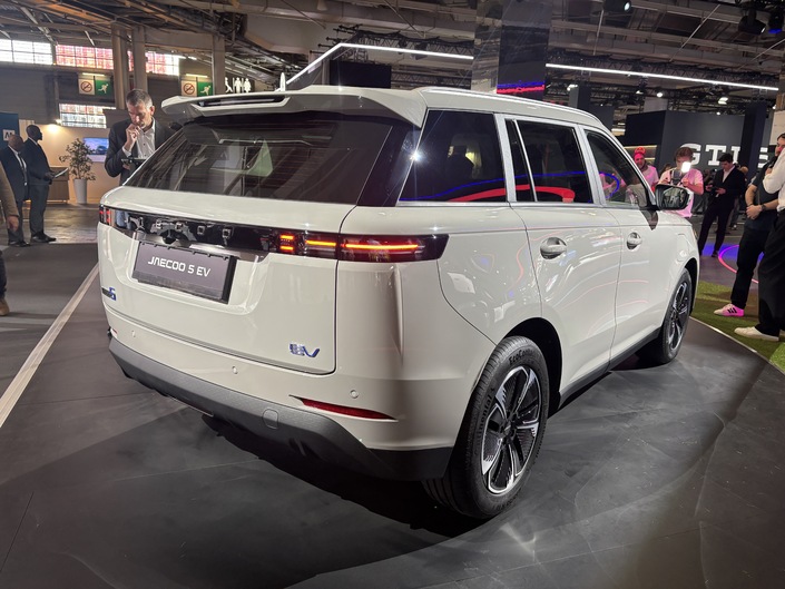 Le Jaecoo 5 est désormais proposé en version électrique, plutôt bon marché, mais au rayon d’action limité a priori.
