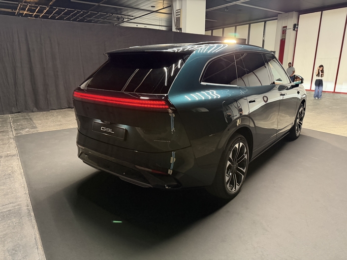 Ce grand SUV mesure 5,12 mètres de long.