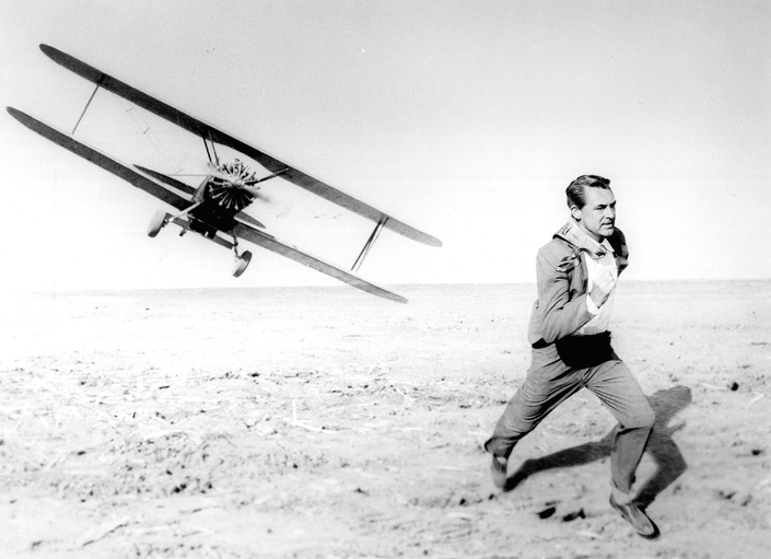 Il n’y a pas qu’une course-poursuite entre Cary Grant et un avion dans la Mort aux trousses.