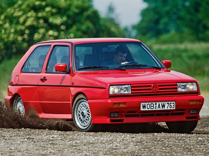 La VW Golf Rallye fait la différence face aux autres versions principalement sur terrain glissant.