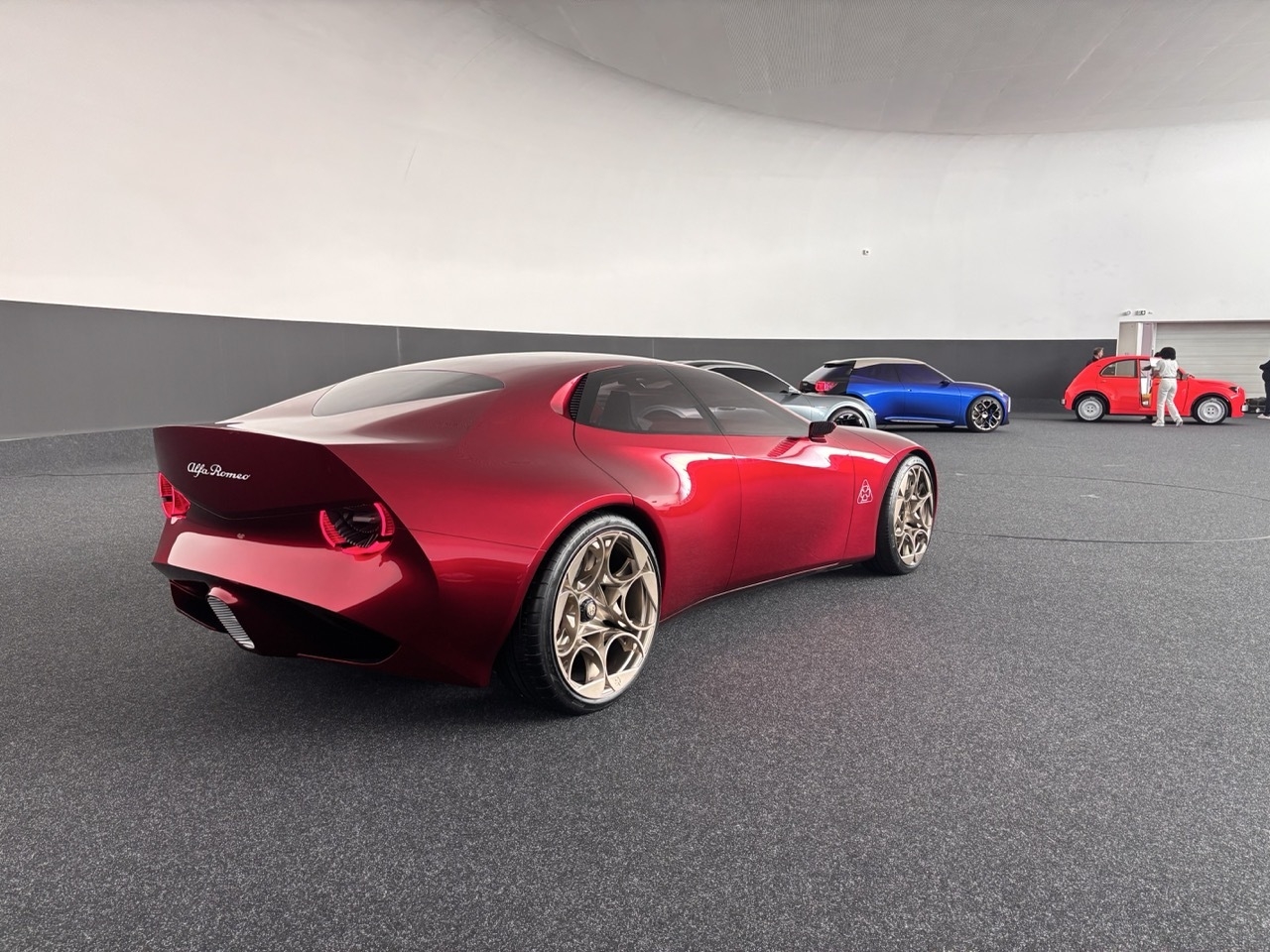 https://images.caradisiac.com/images/4/4/9/9/224499/S0-l-alfa-romeo-cuorerosso-risque-de-faire-beaucoup-parler-au-mondial-de-paris-895237.jpg