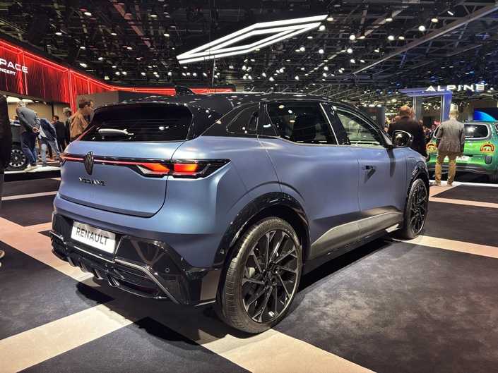 La Renault Mégane restylée tente de se faire remarquer au Mondial de l’auto 2026