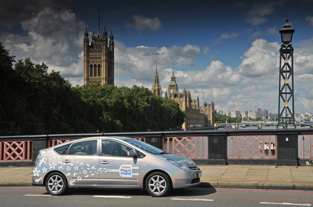 Après la France, la Toyota Prius rechargeable testée au Royaume-Uni