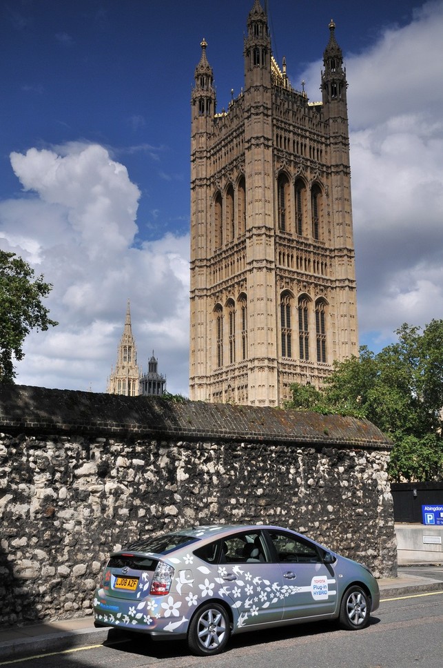 Après la France, la Toyota Prius rechargeable testée au Royaume-Uni