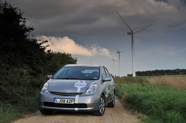 Après la France, la Toyota Prius rechargeable testée au Royaume-Uni