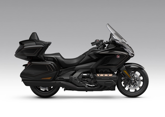 La Honda Gold Wing se pare de nouvelles robes