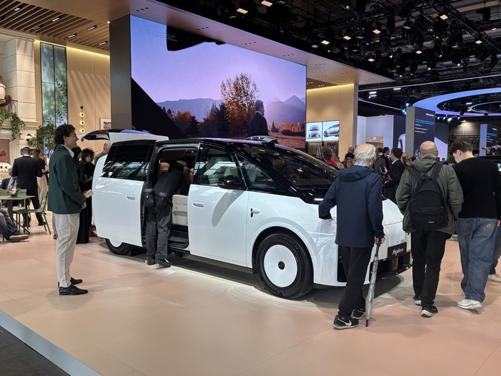 Grosse présence sur le Mondial de la marque Li Auto, spécialisée dans la conception de voitures familiales.