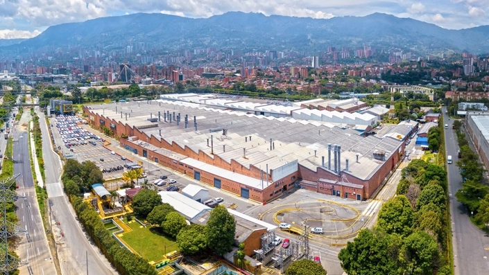 L'usine de la Sofasa a ouvert ses portes en 1969 dans la ville d'Envigado, en banlieue de Medellin. Le premier modèle assemblé sur le site a été la Renault 4 - Crédit Renault Sofasa