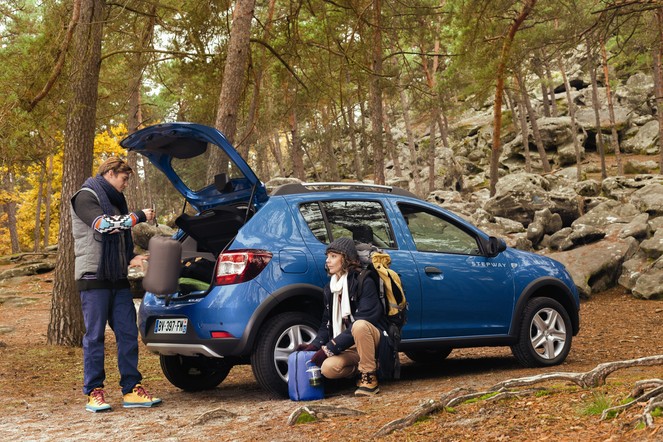 Dacia, roi du low cost, affiche un prix de vente moyen de 12000 € en France