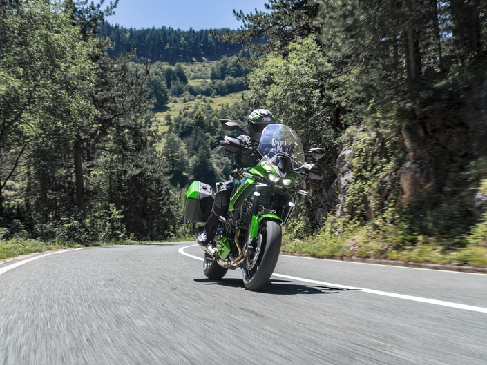 Kawasaki Versys 900 : le moteur de la Z900 et un package électronique inédit pour la nouvelle voyageuse Kawasaki