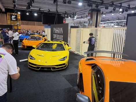 Sur le stand de Passion Supercars, les Italiennes d’exception sont en nombre. Il y a une Ferrari F80, une SF XX ou encore cette Lamborghini Centenario Roadster.