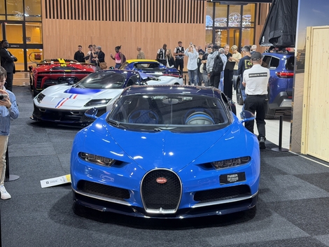 Déjà présente au dernier salon de Lyon, cette Bugatti Chiron est en version Sport 110 ans. Elle a une configuration absolument unique au monde.