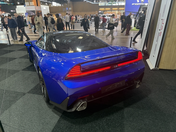 La Jas Tensei possède un châssis et un moteur de Honda NSX de première génération. Mais avec d'énormes modifications !