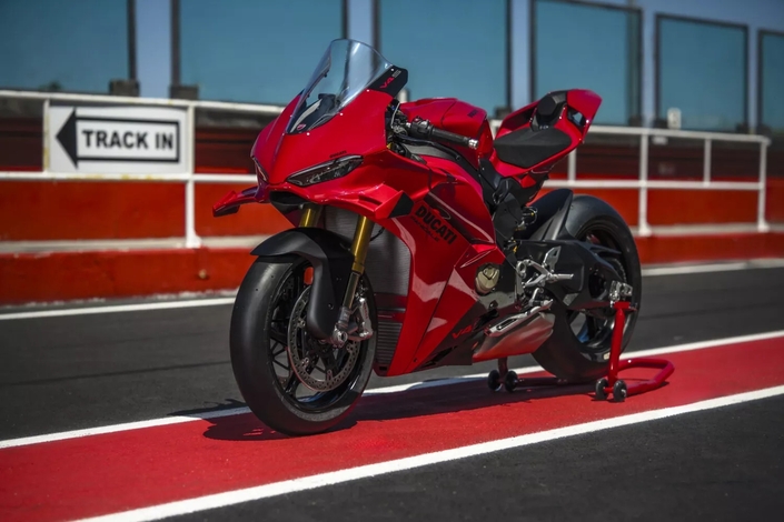 Ducati Panigale V4 S : toujours plus vite pour la référence sportive de Ducati
