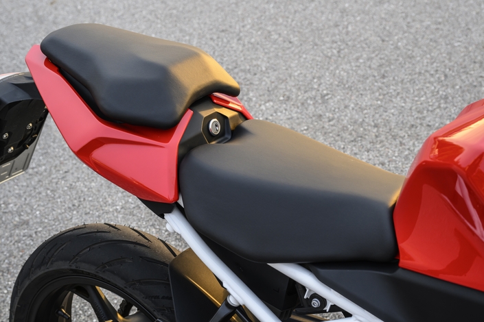 BMW F 450 RR (2027) : 48 chevaux, look de S 1000 RR, à partir de 7 350 €, le bon coup de BMW sur le marché A2 ?